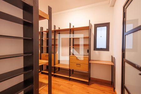 Closet da suíte Master de casa de condomínio para alugar com 3 quartos, 260m² em Residencial Novo Horizonte, Taubaté