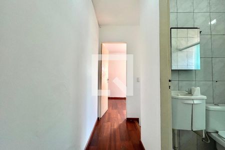 Corredor de casa de condomínio para alugar com 2 quartos, 65m² em Americanópolis, São Paulo