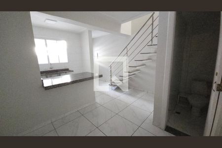 Sala e Cozinha de casa para alugar com 2 quartos, 140m² em Penha de França, São Paulo