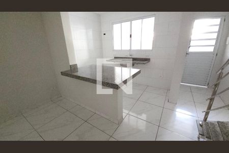 Sala e Cozinha de casa para alugar com 2 quartos, 140m² em Penha de França, São Paulo