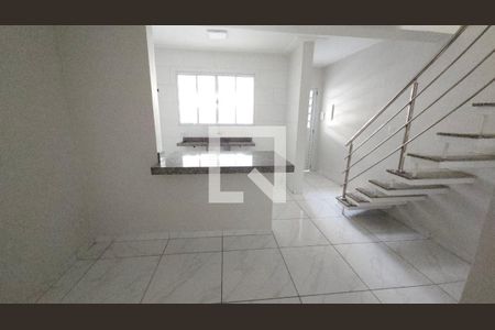 Sala e Cozinha de casa para alugar com 2 quartos, 140m² em Penha de França, São Paulo