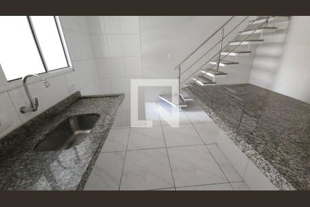 Sala e Cozinha de casa para alugar com 2 quartos, 140m² em Penha de França, São Paulo