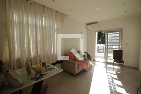 Sala de casa para alugar com 7 quartos, 381m² em Freguesia (jacarepaguá), Rio de Janeiro