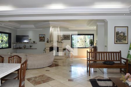 Sala de casa para alugar com 6 quartos, 800m² em Chácaras Uirapuru, Embu das Artes