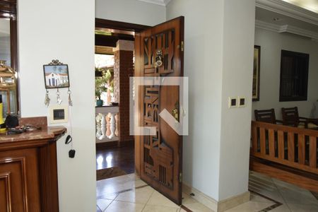 Sala de casa para alugar com 6 quartos, 800m² em Chácaras Uirapuru, Embu das Artes