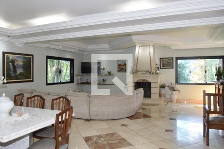 Sala de casa para alugar com 6 quartos, 800m² em Chácaras Uirapuru, Embu das Artes