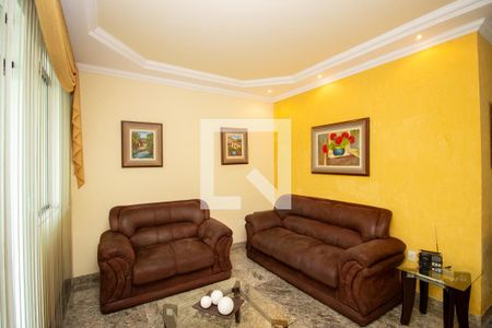 Sala de casa à venda com 4 quartos, 370m² em Europa, Contagem