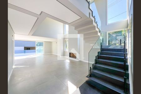 Sala de casa de condomínio para alugar com 3 quartos, 242m² em Distrito Industrial, Cachoeirinha
