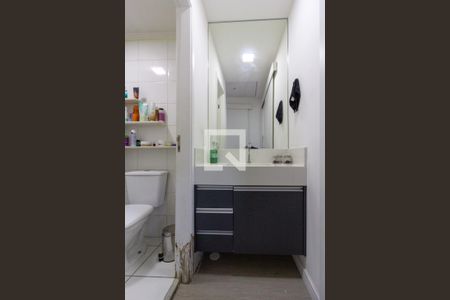 Banheiro de apartamento para alugar com 2 quartos, 43m² em Vila Galvão, Guarulhos