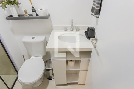 Banheiro de kitnet/studio para alugar com 1 quarto, 27m² em Sumarezinho, São Paulo