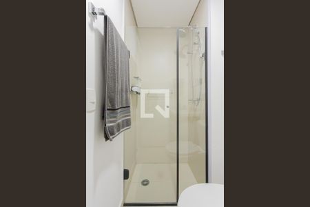 Banheiro de kitnet/studio para alugar com 1 quarto, 27m² em Sumarezinho, São Paulo