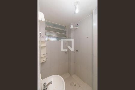 Banheiro de apartamento para alugar com 2 quartos, 56m² em Aclimação, São Paulo