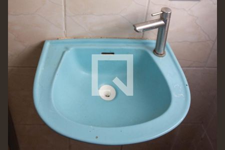Banheiro de casa para alugar com 2 quartos, 60m² em Taboão, Diadema