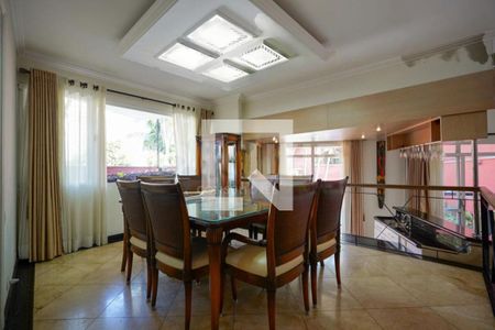 Casa à venda com 4 quartos, 345m² em Jardim Marajoara, São Paulo