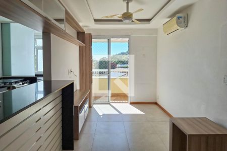 Sala de apartamento à venda com 2 quartos, 58m² em Itaipu, Niterói