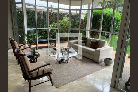 Casa à venda com 4 quartos, 500m² em Vila Tramontano, São Paulo