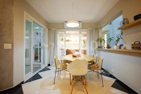 Casa à venda com 2 quartos, 137m² em Chácara Santo Antônio (Zona Sul), São Paulo