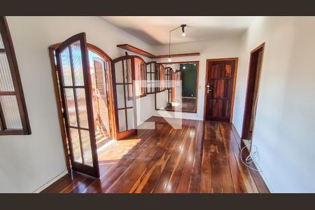 Sala de casa para alugar com 2 quartos, 95m² em Olaria, Rio de Janeiro