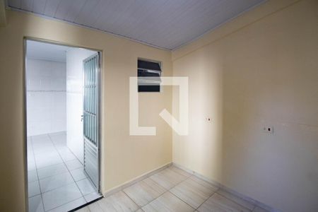 Quarto 2 de casa para alugar com 2 quartos, 55m² em Vila Mazzei, São Paulo