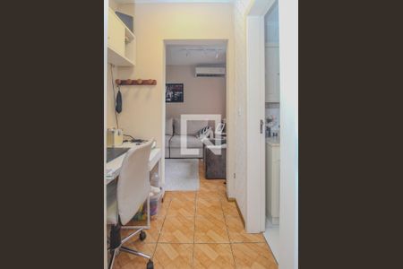Corredor de apartamento à venda com 1 quarto, 55m² em Tristeza, Porto Alegre