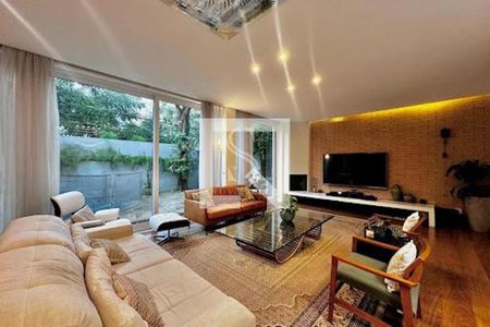 Casa à venda com 4 quartos, 224m² em Campo Belo, São Paulo