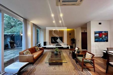 Casa à venda com 4 quartos, 224m² em Campo Belo, São Paulo