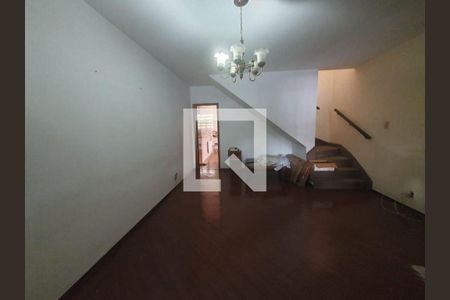 Casa à venda com 3 quartos, 124m² em Jardim das Laranjeiras, São Paulo
