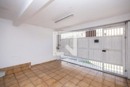 Porta de garagem com luz natural e iluminação adequada. de casa à venda com 4 quartos, 250m² em Siciliano, São Paulo