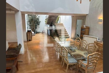 Casa à venda com 4 quartos, 500m² em Jardim Petropolis, São Paulo