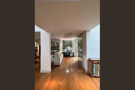Casa à venda com 4 quartos, 500m² em Jardim Petropolis, São Paulo