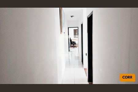 CORREDOR INTERNO de casa à venda com 3 quartos, 235m² em Jaguaré, São Paulo