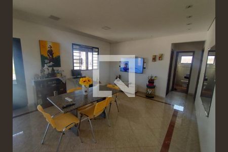 Casa à venda com 7 quartos, 360m² em Nacional, Contagem