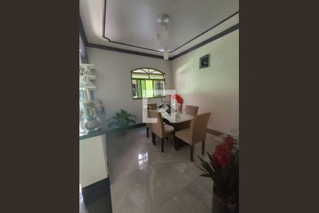 Casa à venda com 4 quartos, 360m² em Jardim Laguna, Contagem