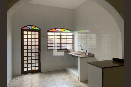 Casa à venda com 3 quartos, 130m² em Incofindência, Belo Horizonte