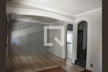 Casa à venda com 4 quartos, 120m² em Serrano, Belo Horizonte