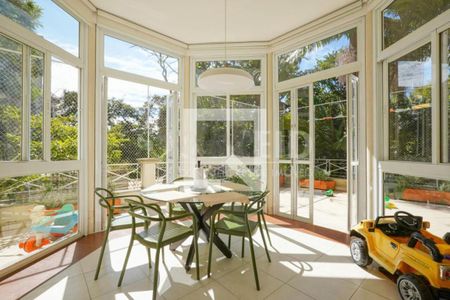 Casa à venda com 5 quartos, 850m² em Chácara Flora, São Paulo