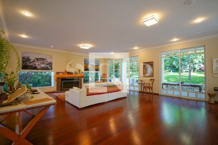 Casa à venda com 5 quartos, 850m² em Chácara Flora, São Paulo