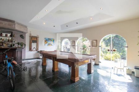 Casa à venda com 5 quartos, 580m² em Jardim Santa Helena, São Paulo