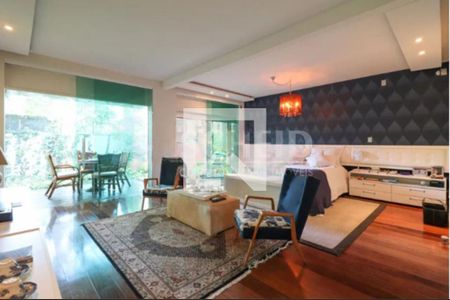 Casa à venda com 4 quartos, 300m² em Santo Amaro, São Paulo