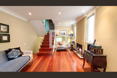 Casa à venda com 3 quartos, 228m² em Jardim Lucia, São Paulo