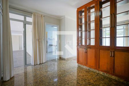 Casa à venda com 4 quartos, 330m² em Jardim Cordeiro, São Paulo