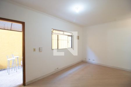 Sala de casa para alugar com 2 quartos, 105m² em Vila Pereira Cerca, São Paulo