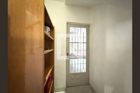 Corredor - Porta para Área de serviço  de casa à venda com 4 quartos, 280m² em Itaberaba, São Paulo