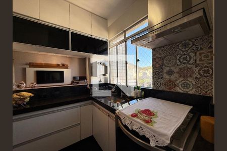 Cozinha de apartamento à venda com 2 quartos, 60m² em Buritis, Belo Horizonte
