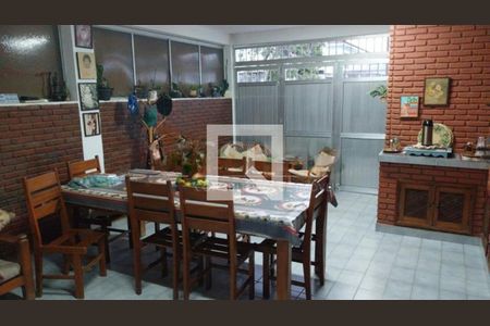 Casa à venda com 3 quartos, 220m² em Jardim Santa Helena, São Paulo