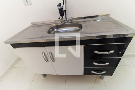 Sala/Cozinha de apartamento para alugar com 1 quarto, 28m² em Itaquera, São Paulo