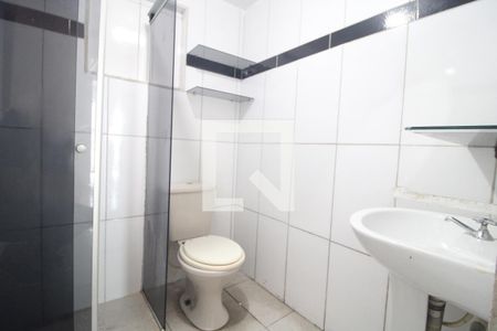 Banheiro  de casa para alugar com 2 quartos, 68m² em Sítio Cocaia, São Paulo