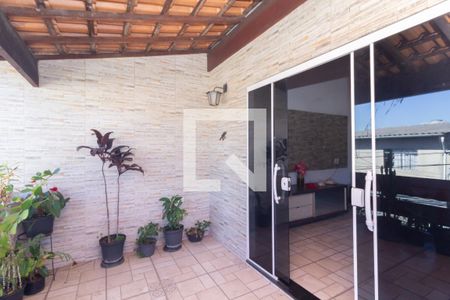 Sacada de casa à venda com 1 quarto, 234m² em Lajeado, São Paulo