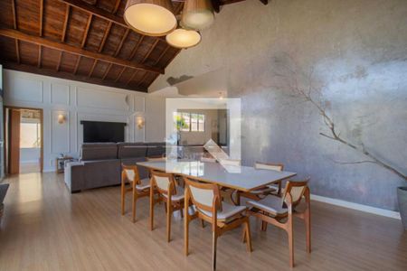 Casa à venda com 4 quartos, 330m² em Interlagos, São Paulo