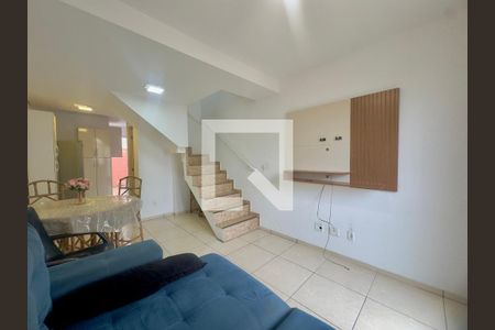 Sala de casa de condomínio para alugar com 2 quartos, 55m² em Jardim Nova Cidade, Guarulhos